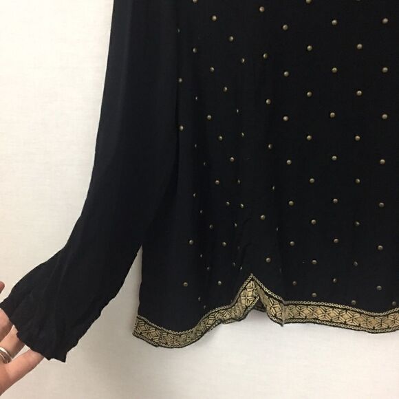 Black blouse, Francesca’s   - Picture 6 of 11